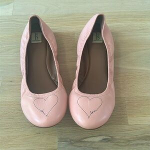 Light pink Ellen Degeneres size 9.5